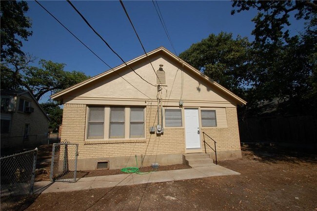 Building Photo - 1408 N Riverside Dr