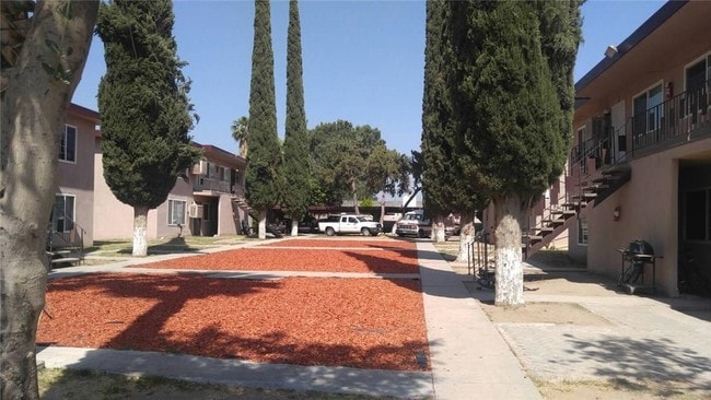 Building Photo - 1721 N Fairfax Dr