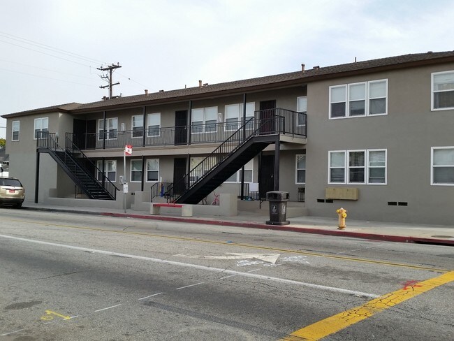 Building Photo - 938 Temple Ave