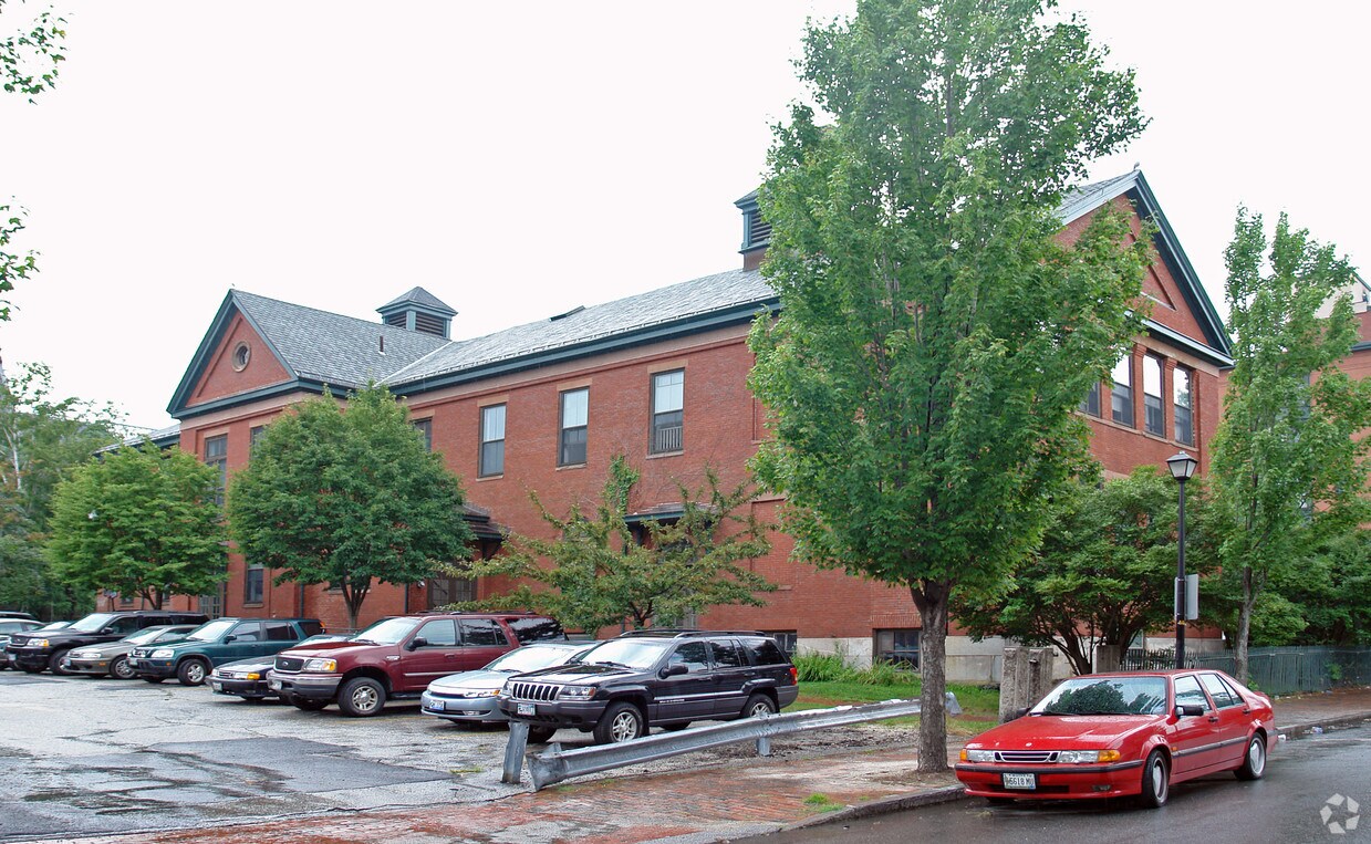 Primary Photo - 140 Park St