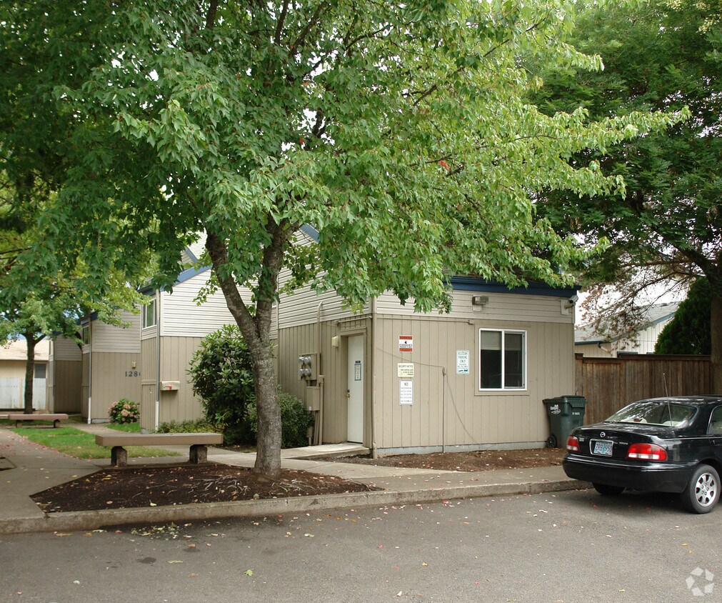 Building Photo - Perga Court