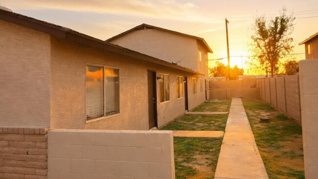 Foto del edificio - 6440 E Alder Ave