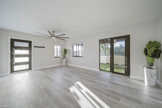 Building Photo - 3 br, 2 bath House - 1721 SW 11th Ter # 2