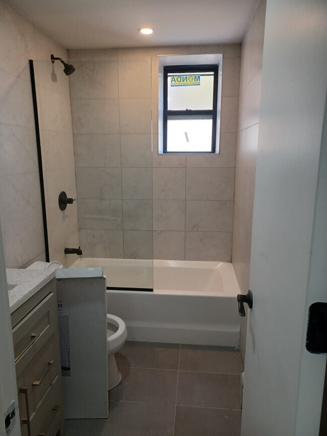 Foto del edificio - 10216 Farragut Rd