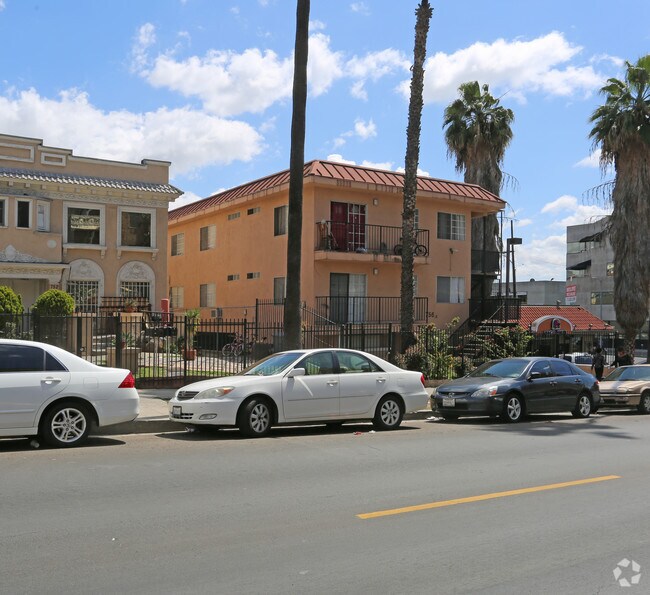 Building Photo - 756 S New Hampshire Ave