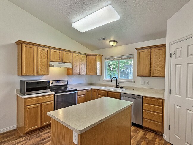 Building Photo - 7845 N Apache Ln