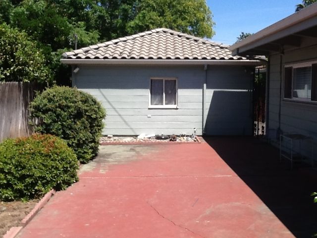 Building Photo - 1131 W Mariposa Ave