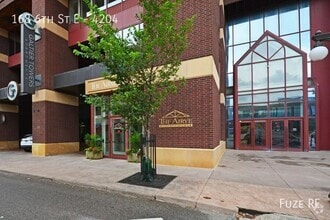 Building Photo - 168 6th St E