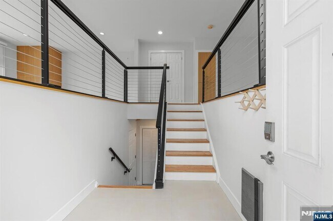 Building Photo - 6 Grand Cove Way