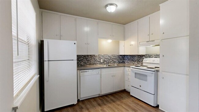 Foto del edificio - 3800 E 29th St