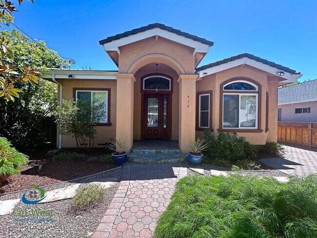 Foto del edificio - $7995 - Executive 4 bed, 3 full bath, Palo...