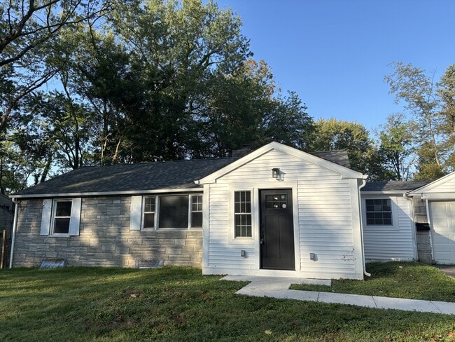 Building Photo - 1043 Thrush Ln