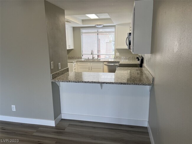 Foto del edificio - 2456 Sabado St