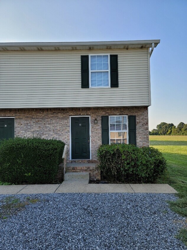 Primary Photo - 103 Emily Ln