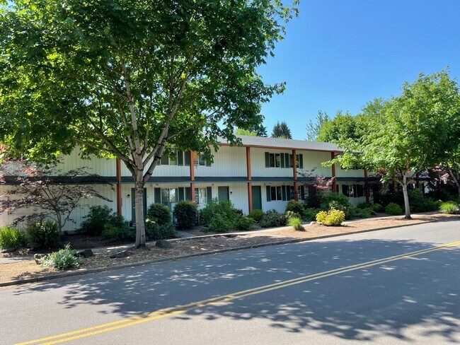 Building Photo - (JEF 15) Spacious 2 Bedroom / 1 Bath - Pet...