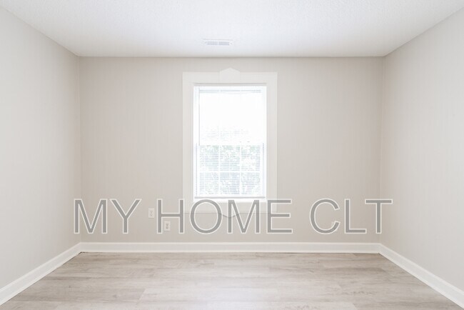 Foto del edificio - 2517 Hemphill St