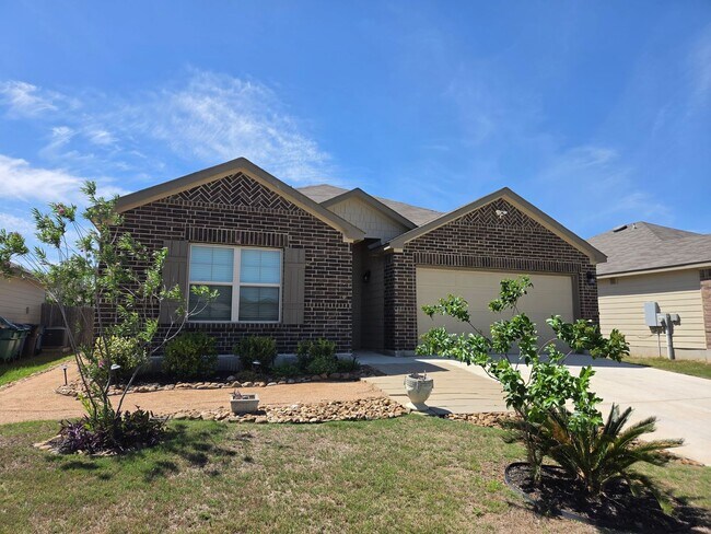 Foto del edificio - 3 miles from Lackland AFB!! $250 off of the first full month's rent!