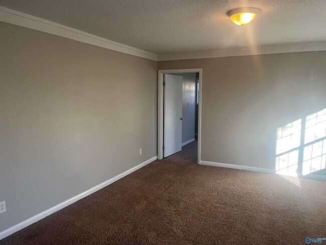 Foto del edificio - 151 Forest Valley Dr