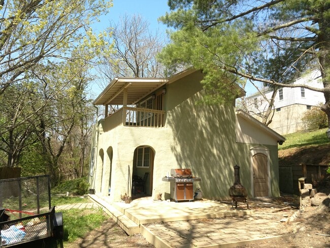 Building Photo - 450 Hill Terrace