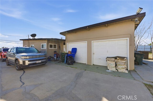 Foto del edificio - 16072 Arrow Blvd