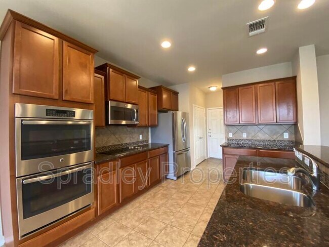 Building Photo - 1122 Garden Green Dr