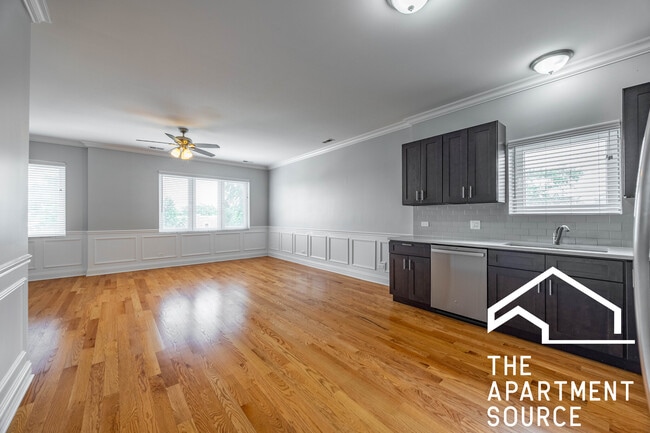 Building Photo - 736 N Avers Ave