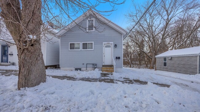 Building Photo - 1118 S 13th St