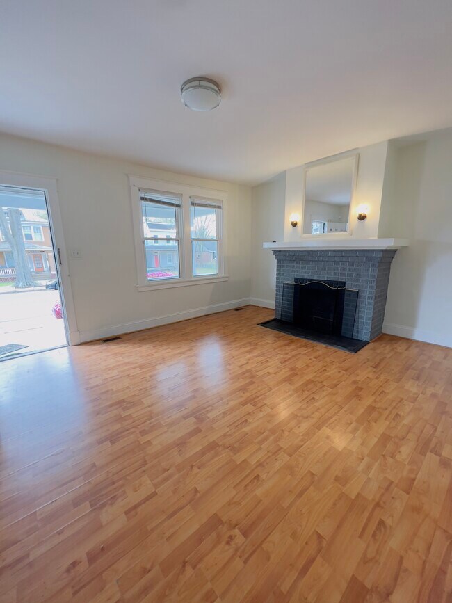 Living room - 716 Northside Ave