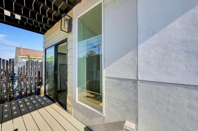Foto del edificio - AMAZING NEW CONSTRUCTION UNIT NEAR DOWNTOWN