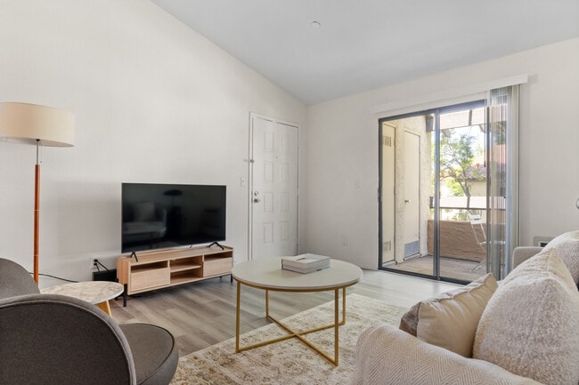 Foto del edificio - 1600 Villa St