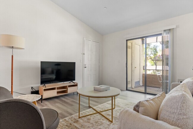 Foto del edificio - 1600 Villa St