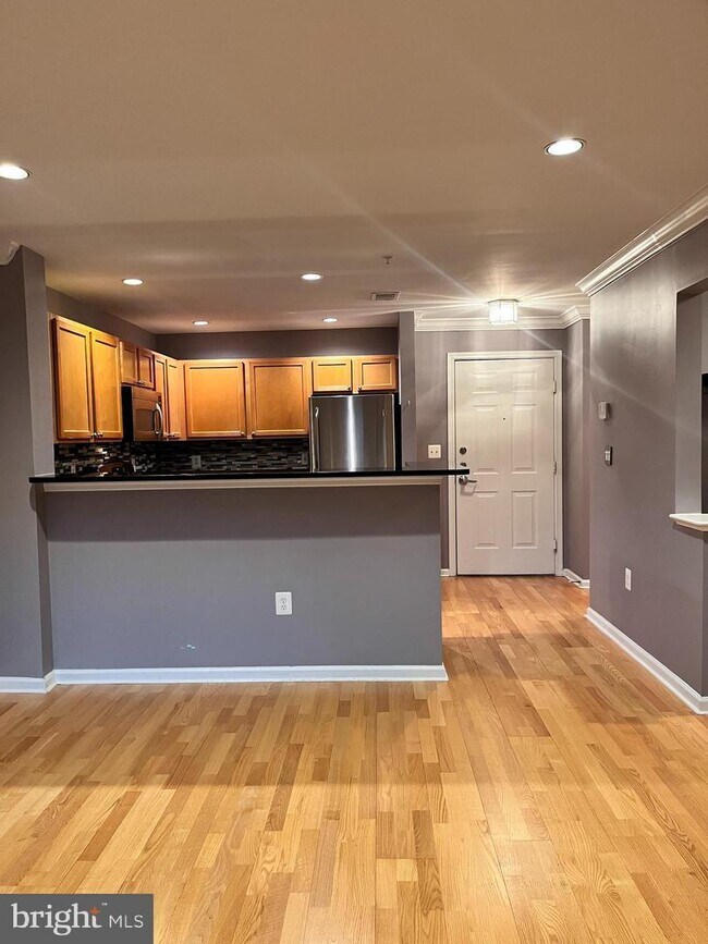 Building Photo - Beautiful two-bedroom, two-bath condo in t...