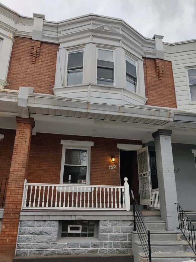 Photo - 250 N Salford St House