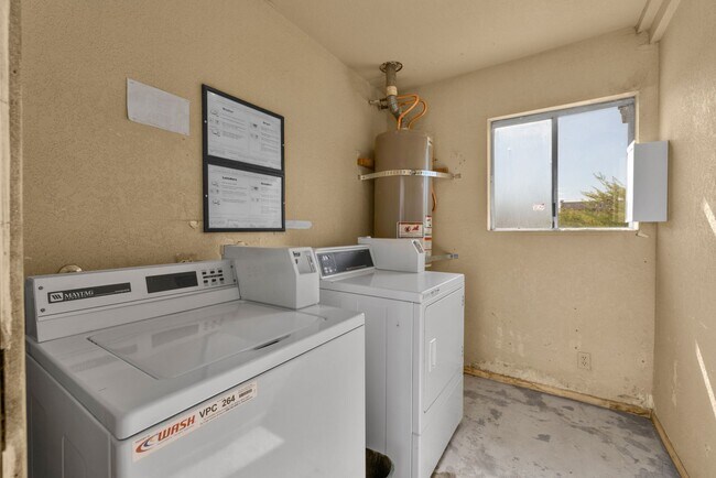 Foto del edificio - 74077 Cactus Dr