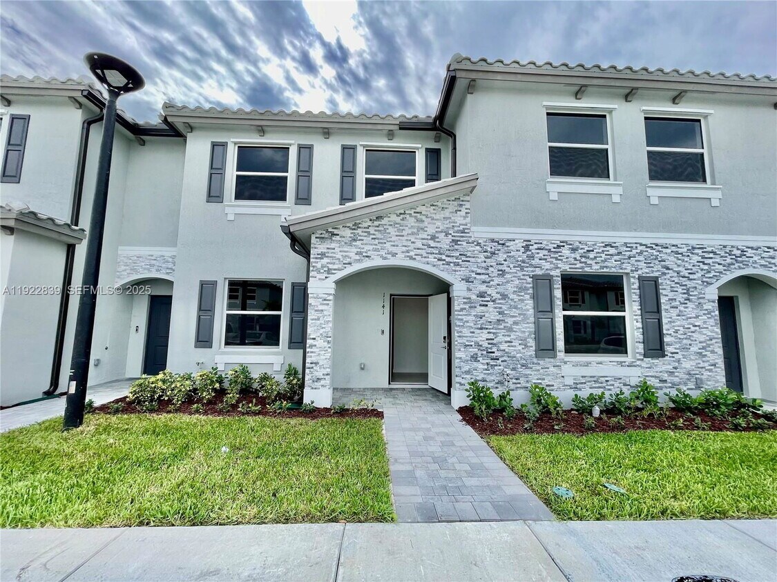 Foto principal - 1141 SE 2nd St