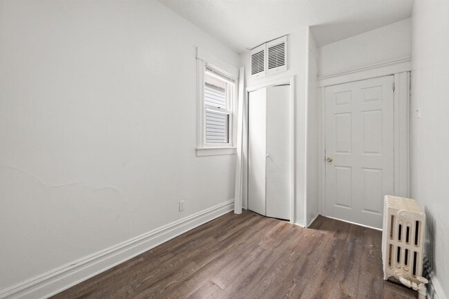 Foto del edificio - 76 W 6th St