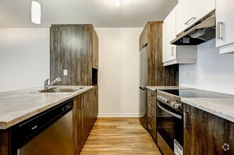Building Photo - 173 Boulevard Armand-Frappier