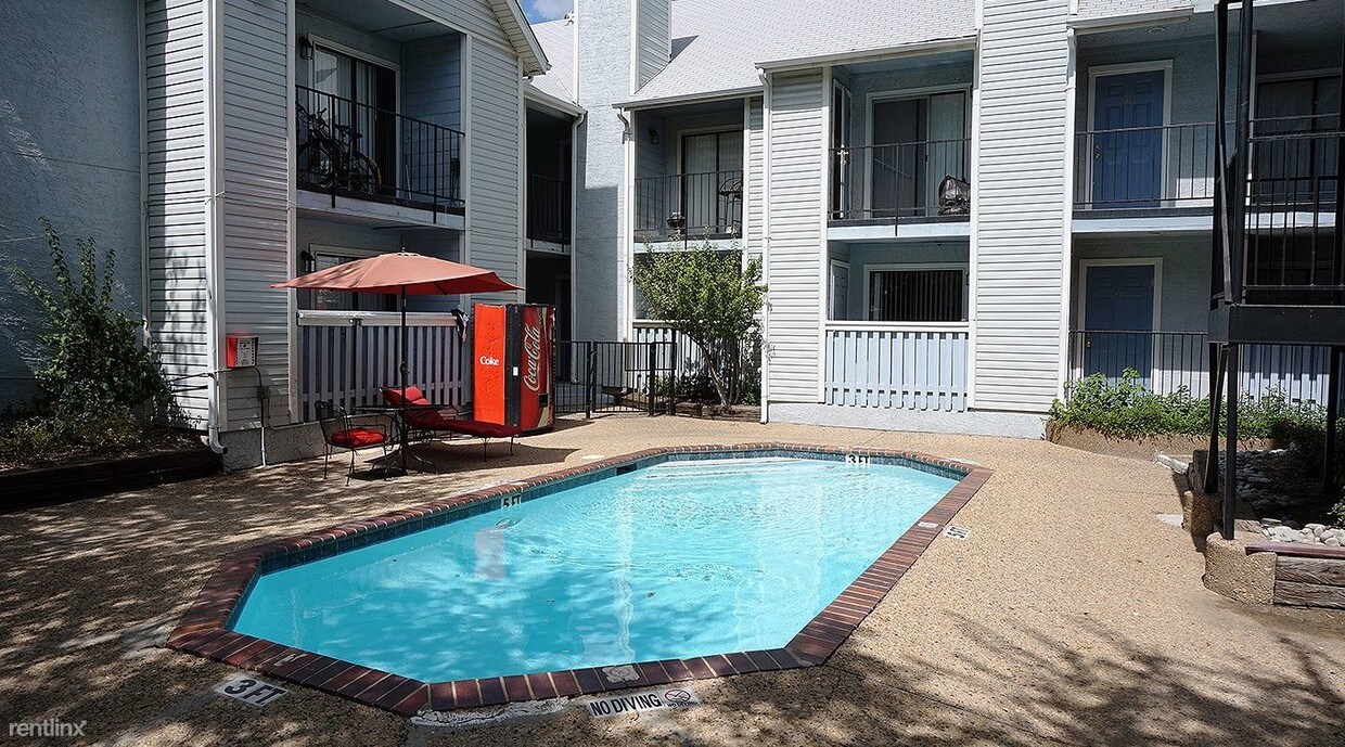 Building Photo - 2 br, 2 bath  - Belmont Court B1