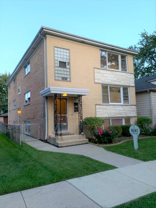 2213 N 73rd Ct Unit B, Elmwood Park, IL 60707 Condo for Rent in