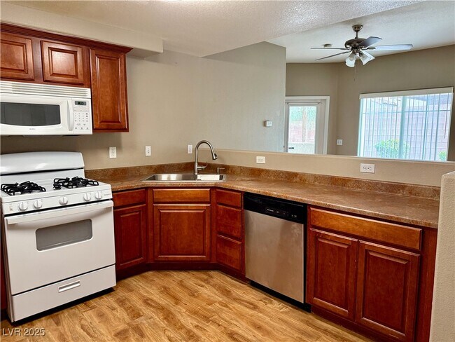 Foto del edificio - 9303 Gilcrease Ave