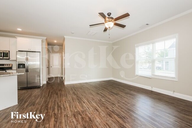 Building Photo - 22F E Newnan Rd