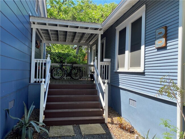 Building Photo - 808 W Annie St
