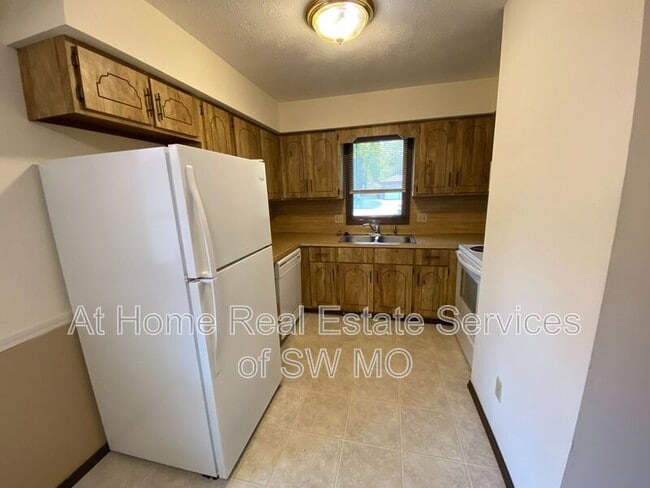 Building Photo - 513 E Latoka Ct