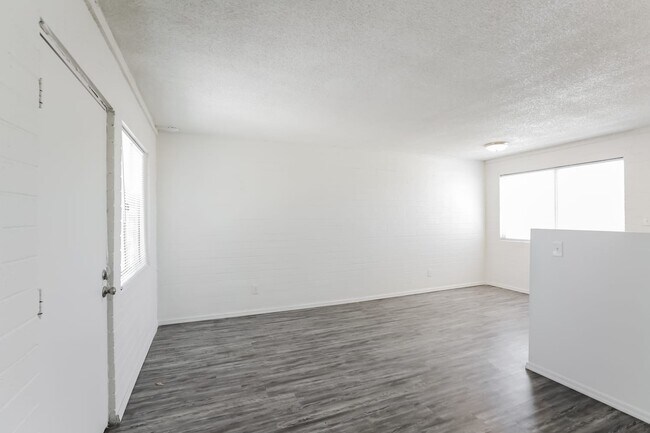 Building Photo - 720 E Siesta Dr Unit 4