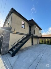 Building Photo - 340 S Lincoln St