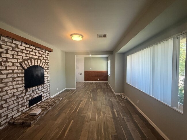 Building Photo - AV T 37938