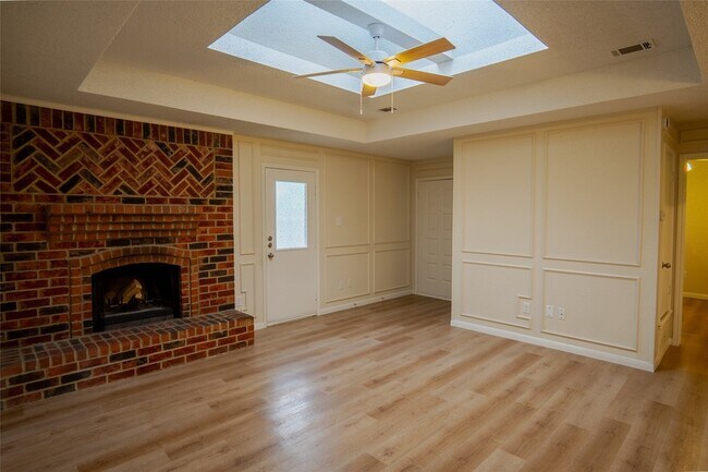 Building Photo - 6616 Parkview Ln