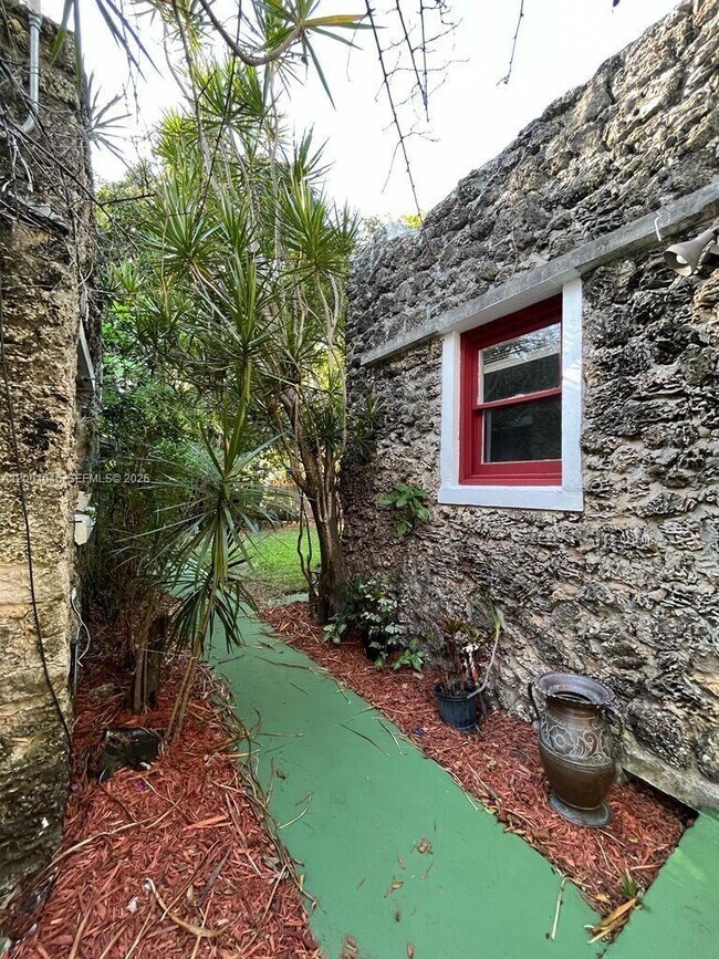 Foto del edificio - 8238 NE 9th Ave