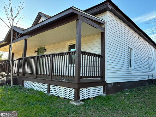 Foto del edificio - 1195 Lawton Dr