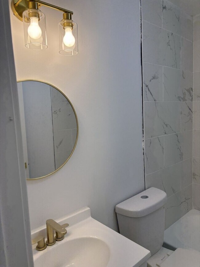 Building Photo - 3800 E Mallory Ave